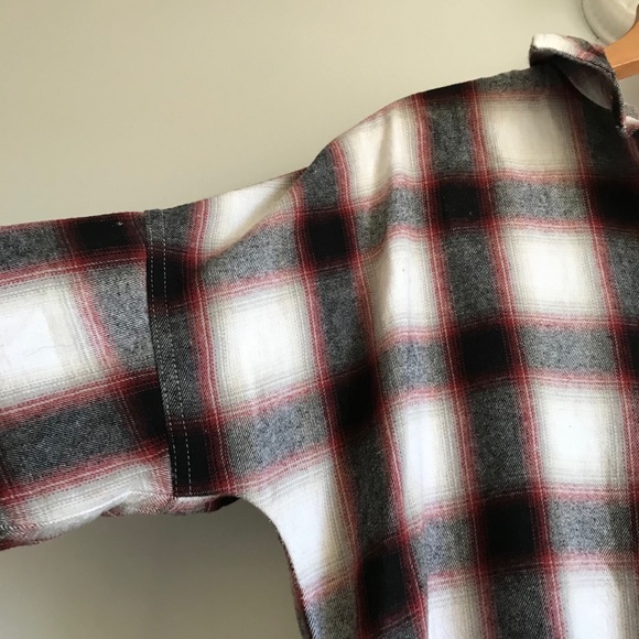 ✨3 for 15✨Plaid Flannel Cropped Shirt - Picture 3 of 7